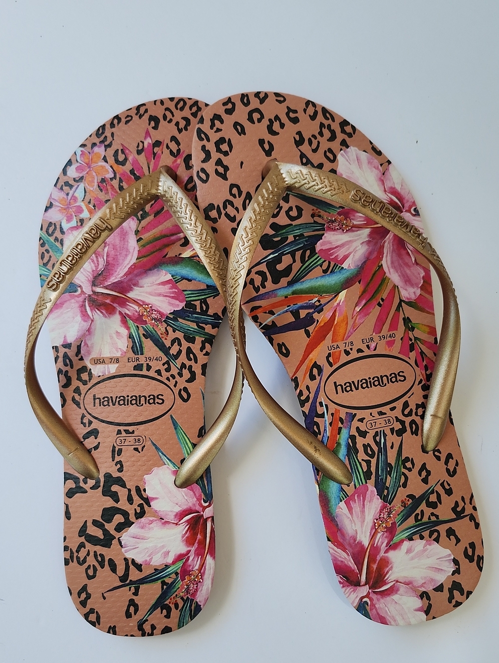 NWOT HAVAIANAS TROPICAL FLIP FLOPS